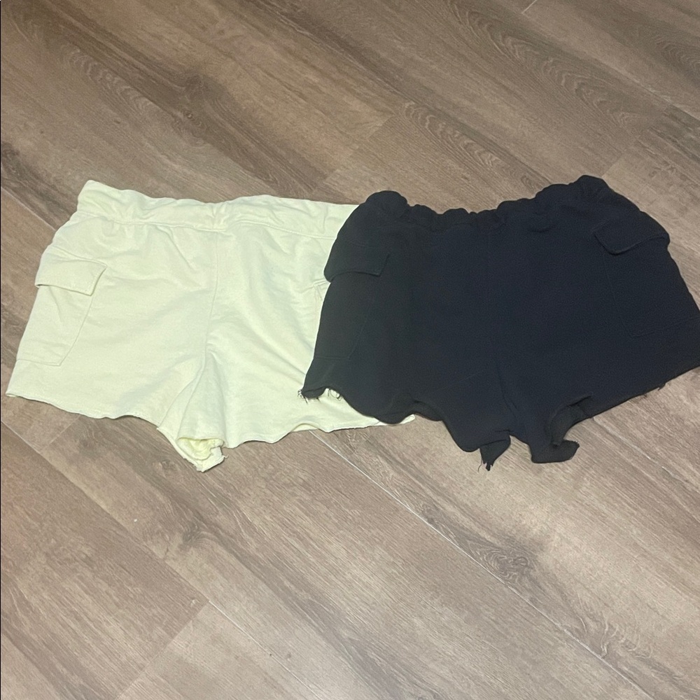 No Boundaries Women's Cargo Shorts - Black and Cream - Picture 4 of 4